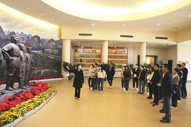 参观现场。张钊林 摄（修图）.jpg