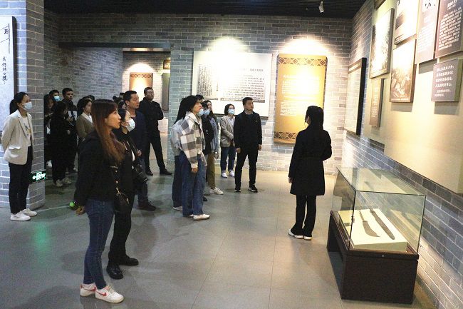 参观现场。张钊林 摄（修图） (2).jpg