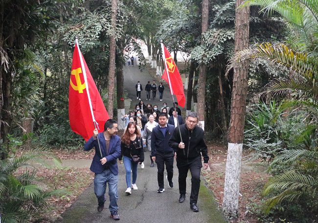 徒步走。张钊林 摄（修图）.jpg