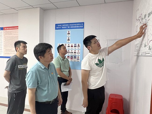 检查现。ㄐ尥迹。卢丽君摄.JPG