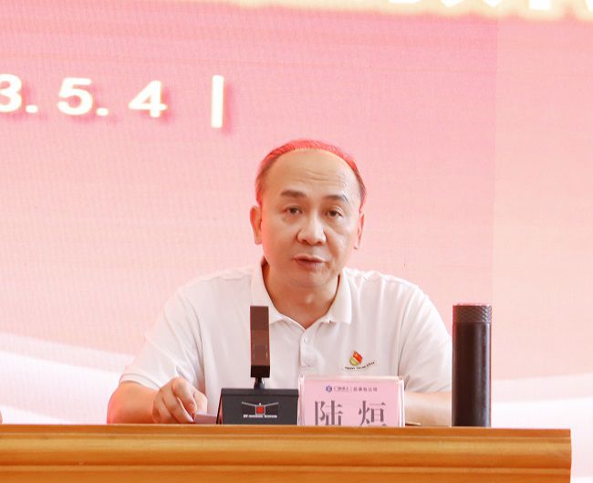 陆烜主持。杨钰 摄（修图）.jpg